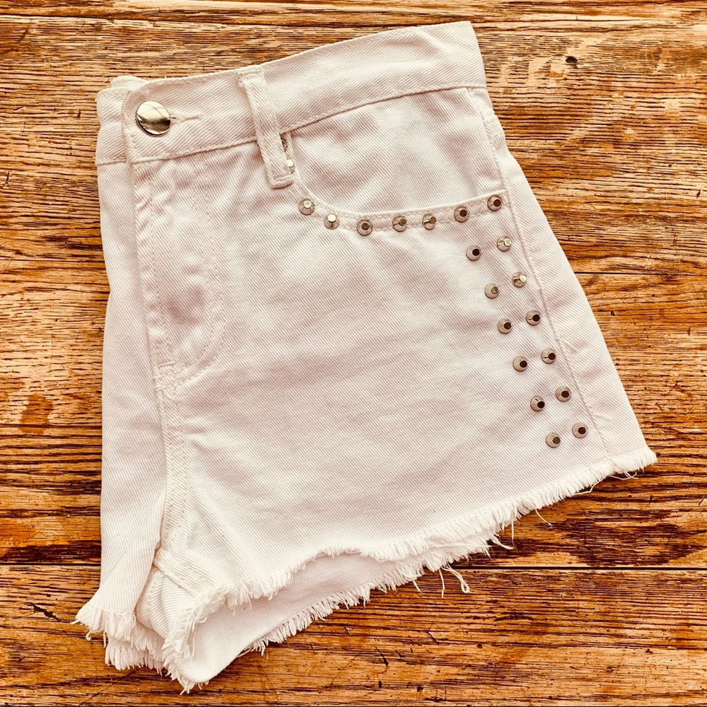 Forever 21–Studded White Denim Cut-Off Shorts - Picture 7 of 7